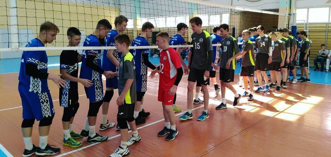 Братьев приняли в спортивную школу. ГУВД волейбол Минск.